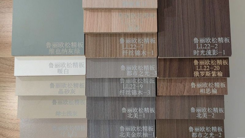 在选择定制家具板材时，可以从以下几个方面进行考量：